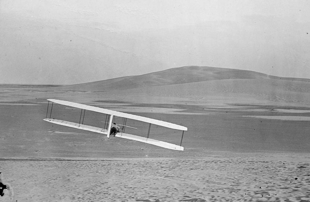 Изобретение первого самолета: кто изобрел - братья райт, можайский александр федорович, альберто сантос-дюмон