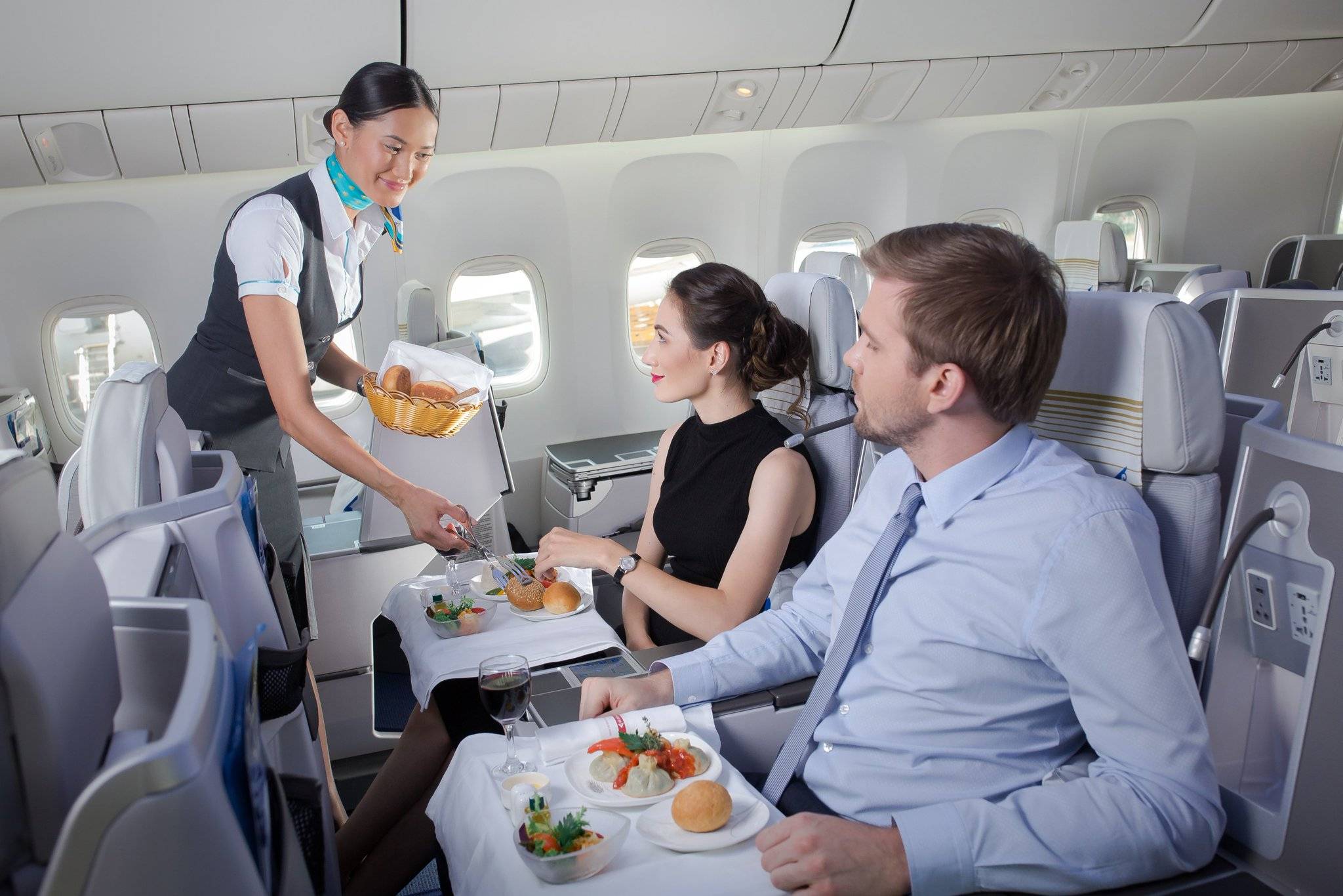 Бизнес класс в самолете, эконом и первый класс: характеристики и различия