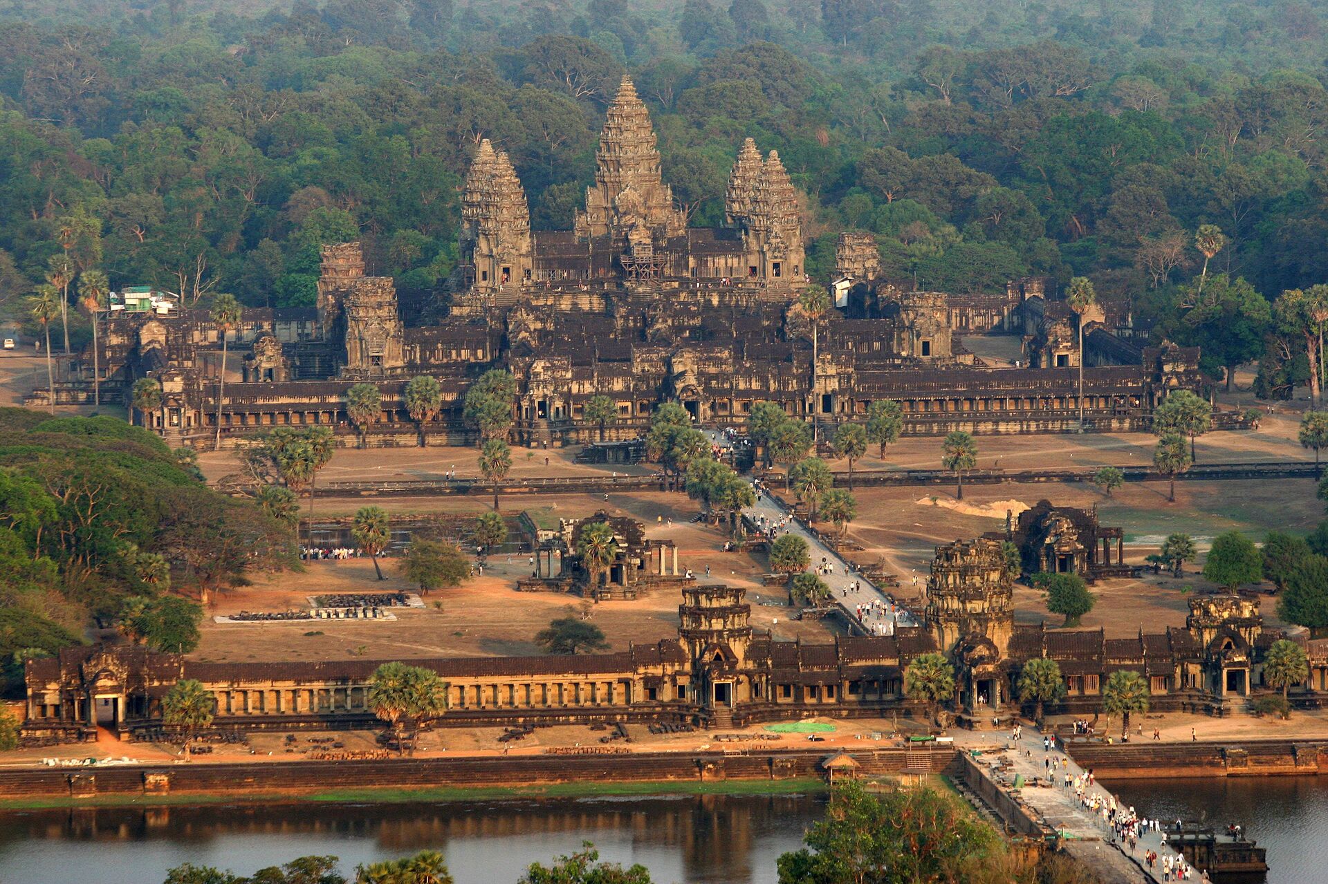 Археологи открыли древний город в джунглях камбоджи при помощи лазера
