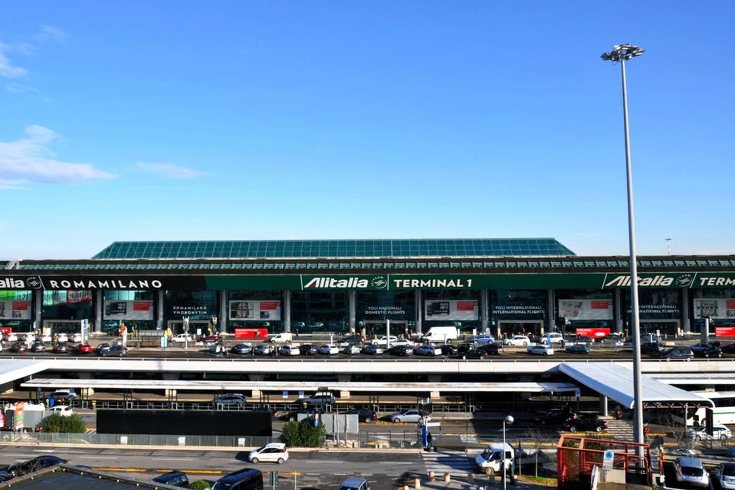 Fco airport. Аэропорт Фьюмичино Италия. Аэропорт Леонардо да Винчи Рим. Аэропорты Италия Леонардо да Винчи. Международный аэропорт Рим-Фьюмичино.