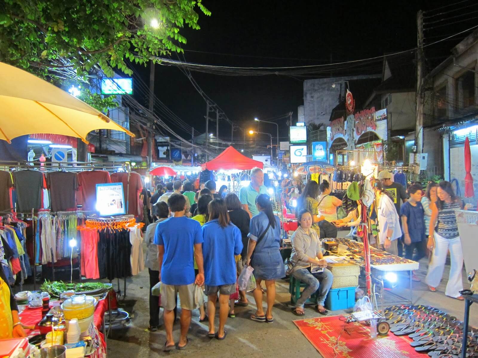 Ночной рынок в арпоре, северный гоа